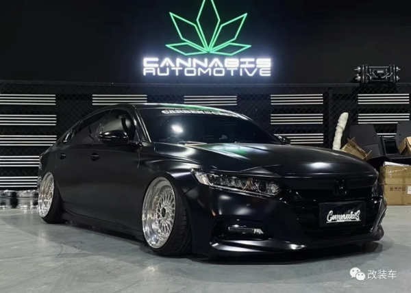 姿態風本田十代雅閣，自己踏進&quot;改裝坑&quot;還要拉兒子下水？