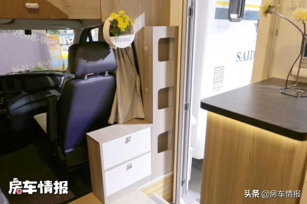 適合一家5口的大空間房車，3.0T動力足，自帶10度電出門玩挺安心