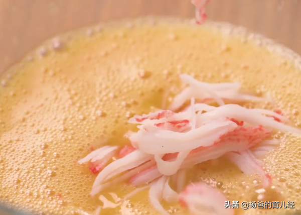 居家分享蟹柳滑蛋的簡單做法,甜鮮味美又營養,家中孩子特愛吃 居家分享蟹柳滑蛋的簡單做法,甜鮮味美又營養,家中孩子特愛吃
