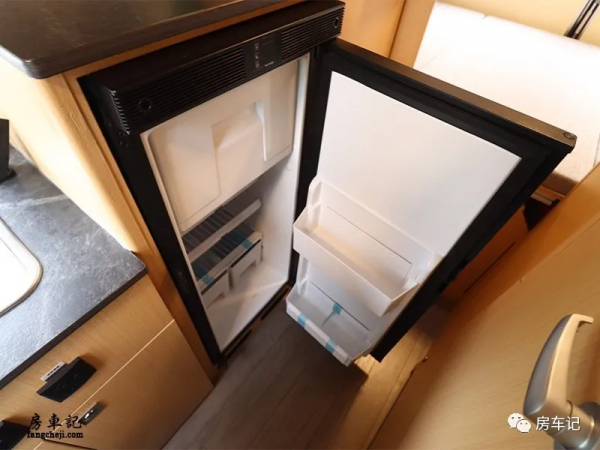 大通V90改裝升級！衛航V590房車重磅推出，到底新在哪兒？