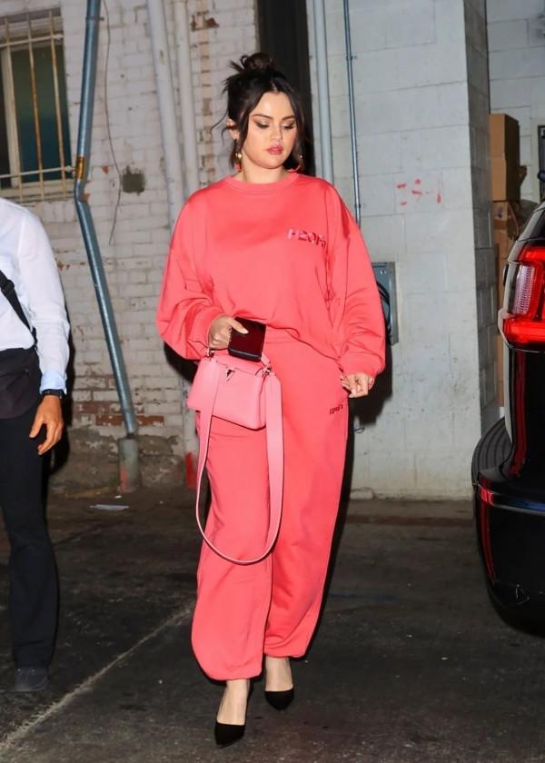 全世界《魷魚遊戲》的粉絲,靠衣服相認了 全世界《魷魚遊戲》的粉絲,靠衣服相認了