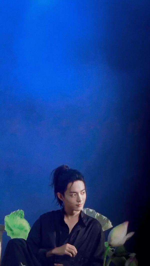 #肖戰時尚芭莎雜誌#荷塘映月色,月色撩人心,高馬尾永遠滴神 #肖戰時尚芭莎雜誌#荷塘映月色,月色撩人心,高馬尾永遠滴神