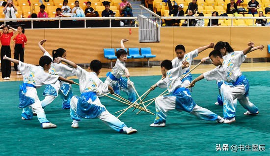班級武術比賽中沒有讓同學獲勝，被老師批評教育，孩子痛哭流涕