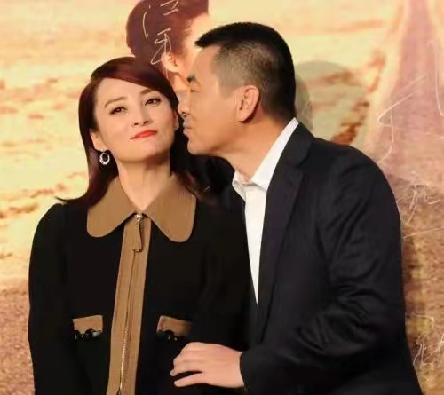 李亞鵬現身中戲90班聚！多年來堅持聚會感情深，同學近況各不相同