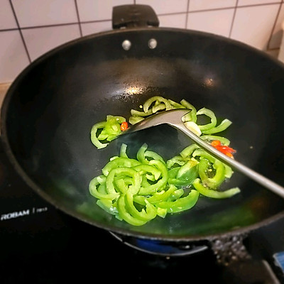 用這道懶人辣雞煲征服家人的味蕾吧