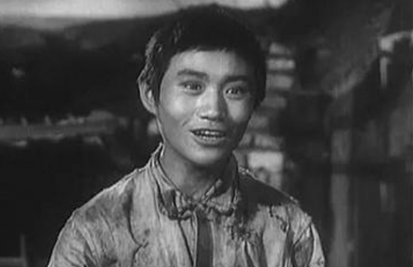 “德藝雙馨”牛犇:用一生積蓄資助上百位學生,晚年獨自住養老院 “德藝雙馨”牛犇:用一生積蓄資助上百位學生,晚年獨自住養老院