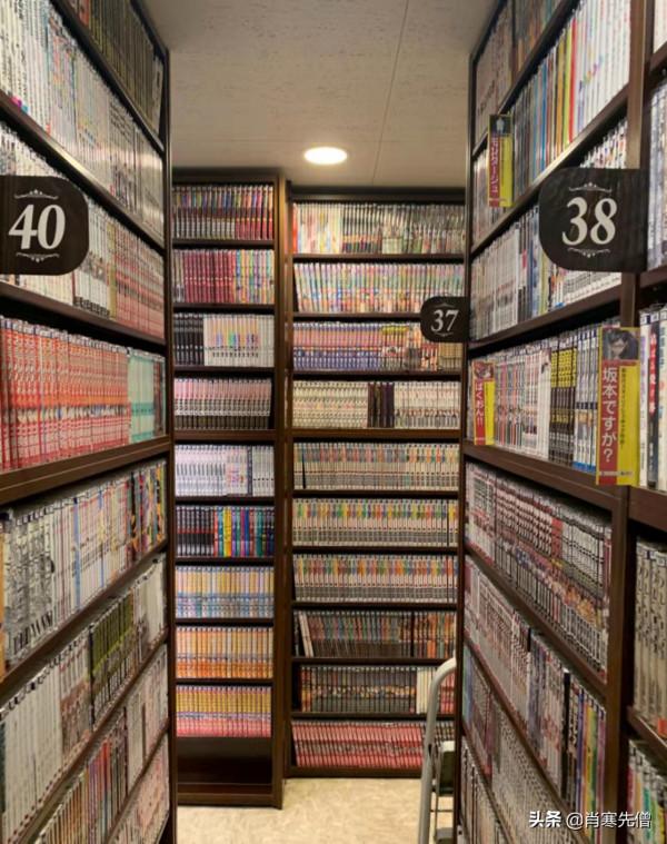 一位29歲的日本白領住在網咖，每月4000元租金，一住就是5年