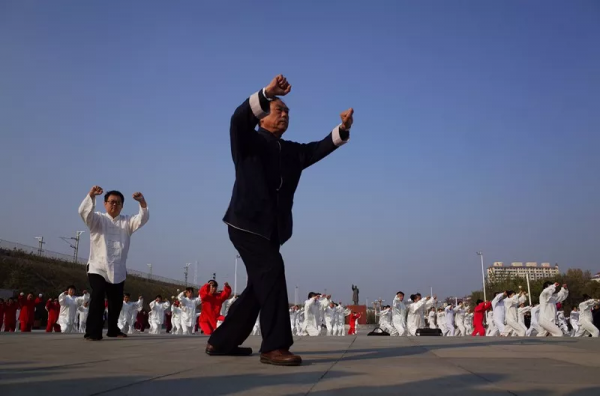 太極拳打直了我的背：習練趙幼斌師父楊氏太極拳“立身中正”感受