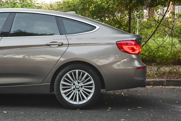 寶馬 320iGT:“全能寶馬”,夠大夠舒服夠豪華,二十多萬唾手可得 寶馬 320iGT:“全能寶馬”,夠大夠舒服夠豪華,二十多萬唾手可得