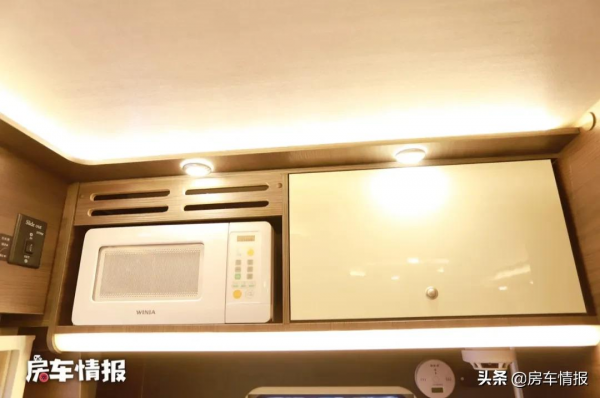 大空間的亞特房車,生活區面積達11平米,水電充沛全家旅行無憂 大空間的亞特房車,生活區面積達11平米,水電充沛全家旅行無憂