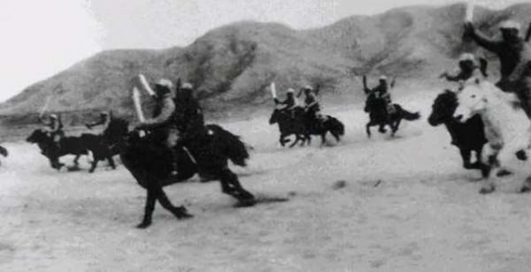 12勇士擊退整營騎兵，彭德懷雞蛋炒黃花犒勞部下