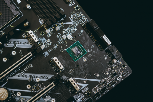 去掉風扇也叫“升級版”?微星MPG X570S EDGE MAX WIFI主機板圖賞 去掉風扇也叫“升級版”?微星MPG X570S EDGE MAX WIFI主機板圖賞