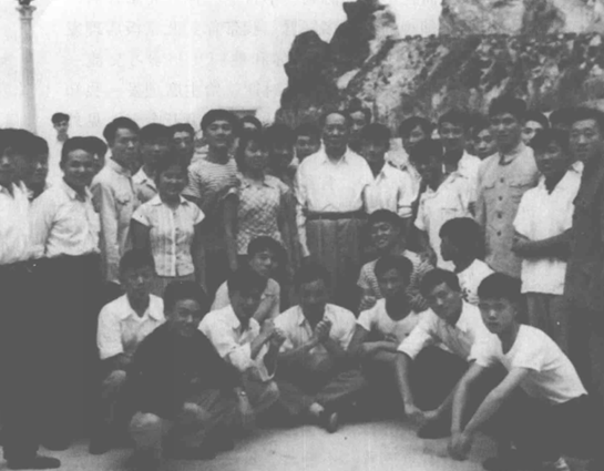 50年警衛員孫勇陪毛主席散步時，因何事主席笑著說：我給你當衛士