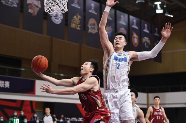 揭秘 | 李慕豪爆發不“突然”雅尼斯、林書豪都在背後“撐”著他 揭秘 | 李慕豪爆發不“突然”雅尼斯、林書豪都在背後“撐”著他