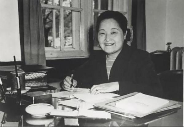 重慶戰犯管理所，一首長做“脫褲子割積巴”報告，國軍將領不幹了