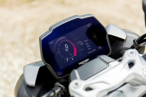 試駕凱旋大青蛙摩托車，真香現場