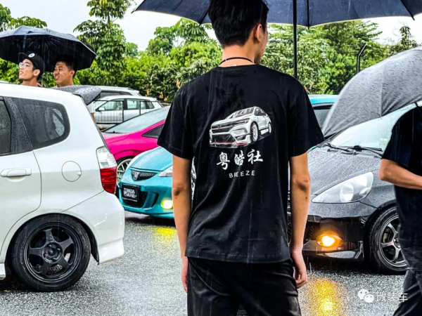 再加10萬塊本田皓影也很帥，自己開模做套件玩姿態