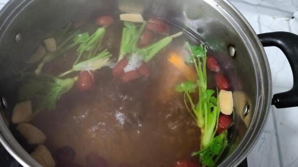 香菜根別扔掉了,開水煮一煮,原來作用這麼大,漲知識了 香菜根別扔掉了,開水煮一煮,原來作用這麼大,漲知識了