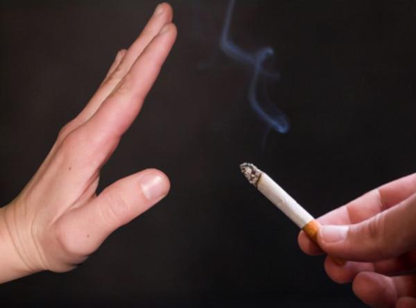 長期吸菸的人，最怕出現4種症狀，如果出現，或在提醒你該節制了