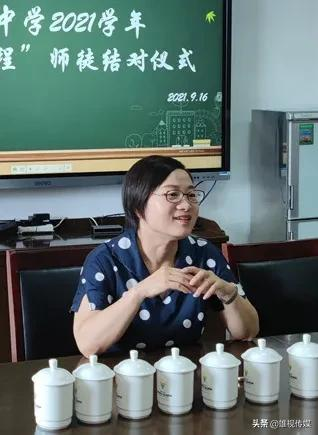 徒弟拜師學藝 師傅傾囊相授——巨化中學舉行師徒結對儀式 徒弟拜師學藝 師傅傾囊相授——巨化中學舉行師徒結對儀式