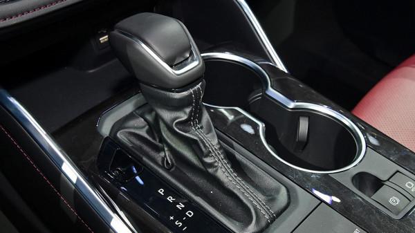 30萬不買BBA的新答案？皇冠陸放購車手冊