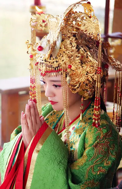 「盤點」古裝女主發冠大賞 趙麗穎的最華麗繁複 譚松韻跟宣璐撞款 「盤點」古裝女主發冠大賞 趙麗穎的最華麗繁複 譚松韻跟宣璐撞款