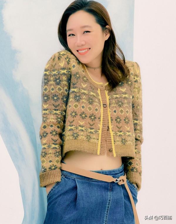 孔孝真最新照片釋出，各種保暖單品齊上陣，時尚感一點不輸小年輕