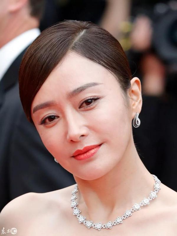 秦嵐美照一冊，欣賞