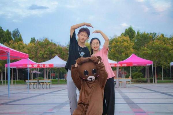 放飛自我的一天！山東工業職業學院的校園，布朗熊與你邂逅