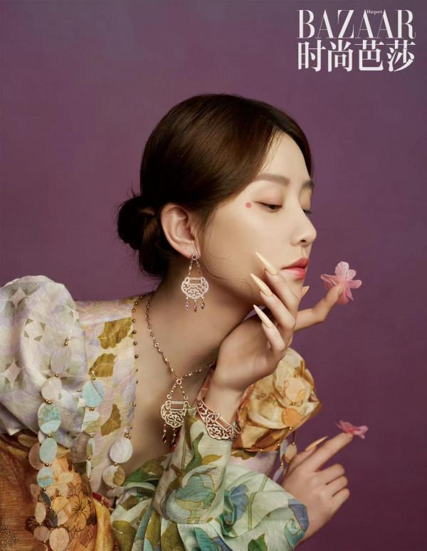 劉詩詩牡丹花間大片，宛如畫中美人，仙氣十足