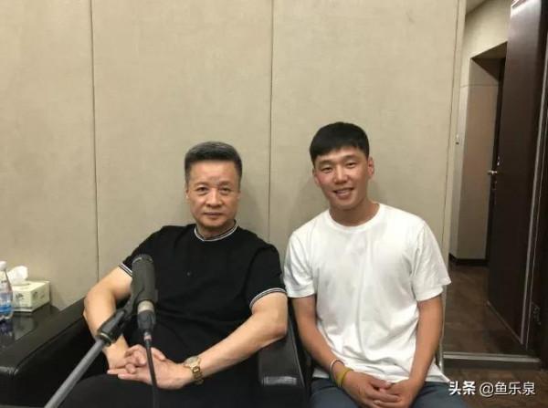 傲日其愣:從被校長羞辱的差生,逆襲到《星光大道》的年度總冠軍 傲日其愣:從被校長羞辱的差生,逆襲到《星光大道》的年度總冠軍