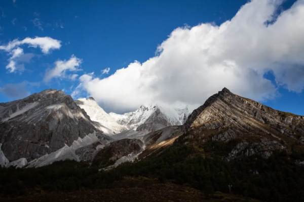 川西環線之旅 - 稻城三神山，世界級的雪山