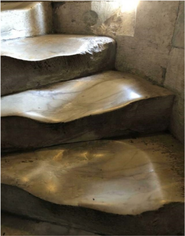 30張時間磨損照,旅行者徒步一年變化驚人,水滴八百年即可穿石 30張時間磨損照,旅行者徒步一年變化驚人,水滴八百年即可穿石