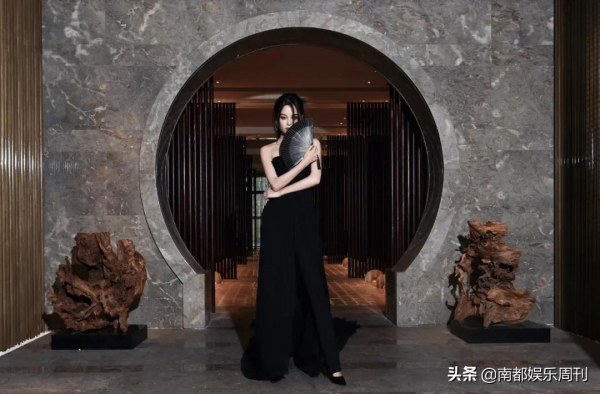 你可以永遠相信迪麗熱巴的紅毯造型