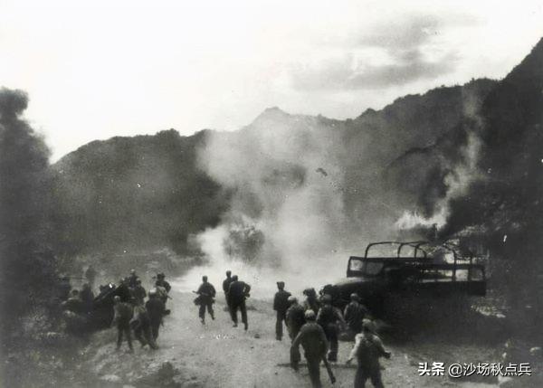 志願軍4天急行軍300裡，追上向中國境內開炮撒尿的敵軍，將其全殲