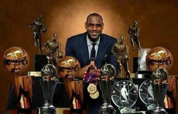 韋德：如果詹姆斯停止傳球，一味單幹，他至少也有7個得分王了