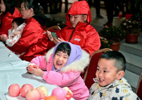 Jeep新大指揮官川西賞紅葉,船上吃燒烤,松坪溝不輸“小九寨” Jeep新大指揮官川西賞紅葉,船上吃燒烤,松坪溝不輸“小九寨”