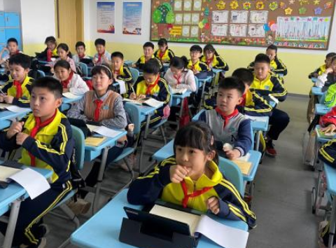 &OpenCurlyDoubleQuote;你家孩子跟不上&rdquo;，一年級沒學過拼音，老師一週內勸退三次