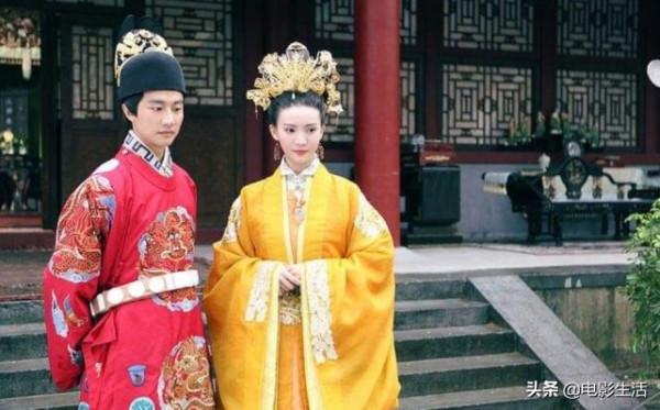 黃軒怕不是“be美學”代言人吧？劇中感情線太過坎坷，惹人心疼