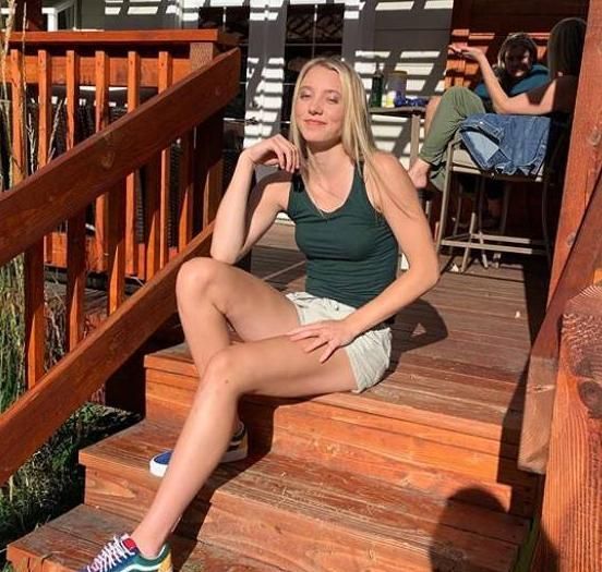 還記得這個膚白貌美又會打籃球的女孩嗎？連庫裡都是她的粉絲