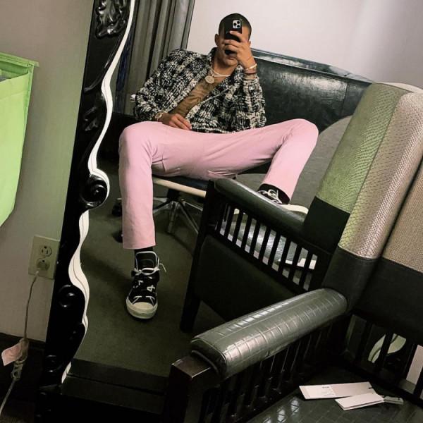 芭比粉褲子！庫茲馬更新社媒曬出近期個人照