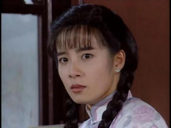 “啞巴新娘”嶽翎和老公相愛15年，堅持丁克，老公是圈外人？