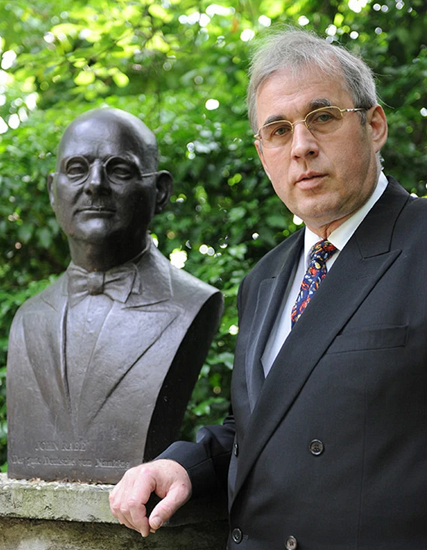 德國醫生因疫情向中國求援，國家慷慨解囊：他爺爺救過25萬中國人