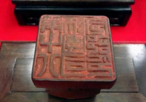 江蘇94歲老兵隱居71年，因日軍大印暴露身份，部隊開6輛坦克迎接