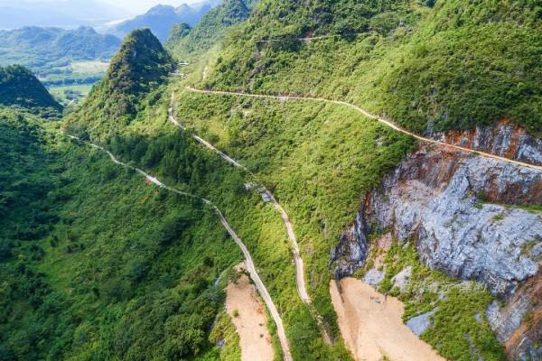 閒登廣東莫六公頂，在絕美山脊線俯瞰千座秀麗喀斯特峰叢
