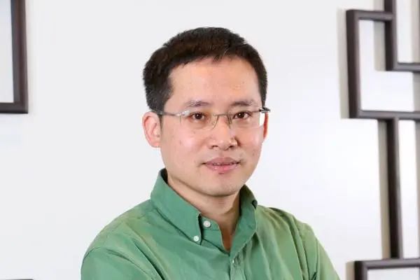 手握AT半條命:張建鋒與湯道生穿越雲計算風暴 手握AT半條命:張建鋒與湯道生穿越雲計算風暴