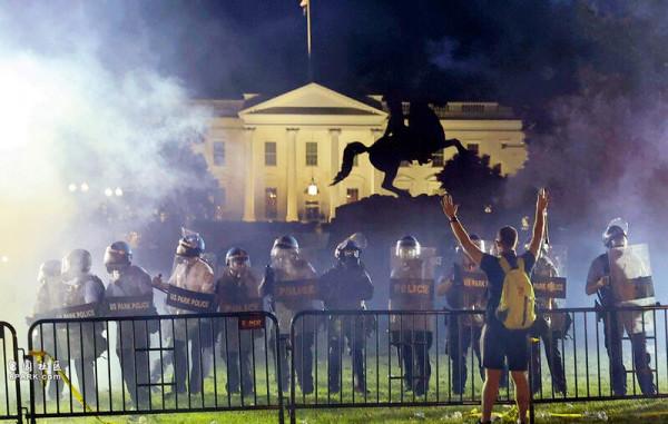 美國第一夫人的權勢到底有多大?實力大於國務卿,坐等轉正當總統 美國第一夫人的權勢到底有多大?實力大於國務卿,坐等轉正當總統