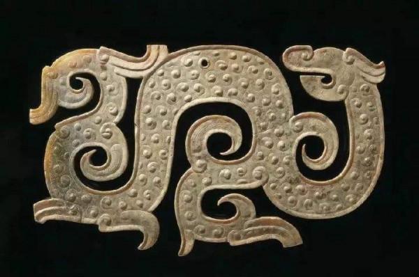 真實生活中，是否有&OpenCurlyDoubleQuote;龍&rdquo;存在？東北一位老人拿出了5塊&OpenCurlyDoubleQuote;龍骨&rdquo;