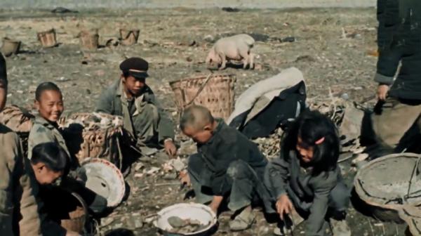 民國時期的舊上海,直不起腰的滾地龍,生活在貧民窟的人們 民國時期的舊上海,直不起腰的滾地龍,生活在貧民窟的人們