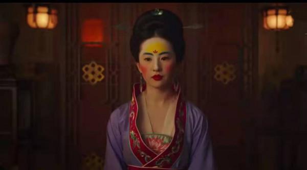 古裝女神也有“雷人”時？迪麗熱巴多次中招，劉亦菲也未能倖免